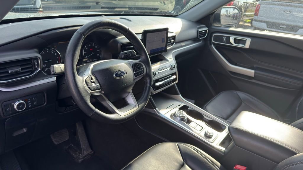 Used 2022 Ford Explorer XLT w/ Equipment Group 202A AWD/4WD image 9