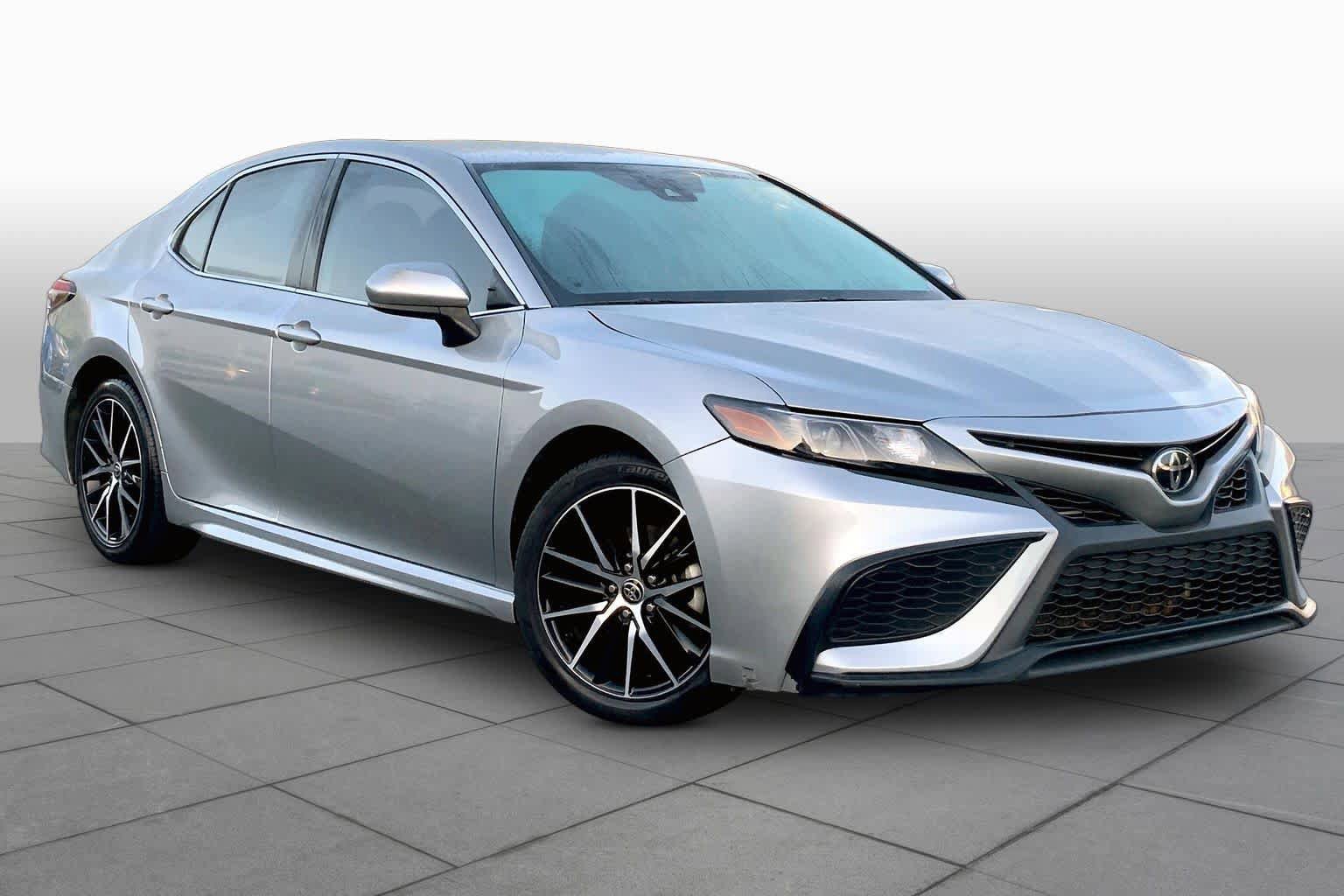 Used 2021 Toyota Camry SE FWD image 3