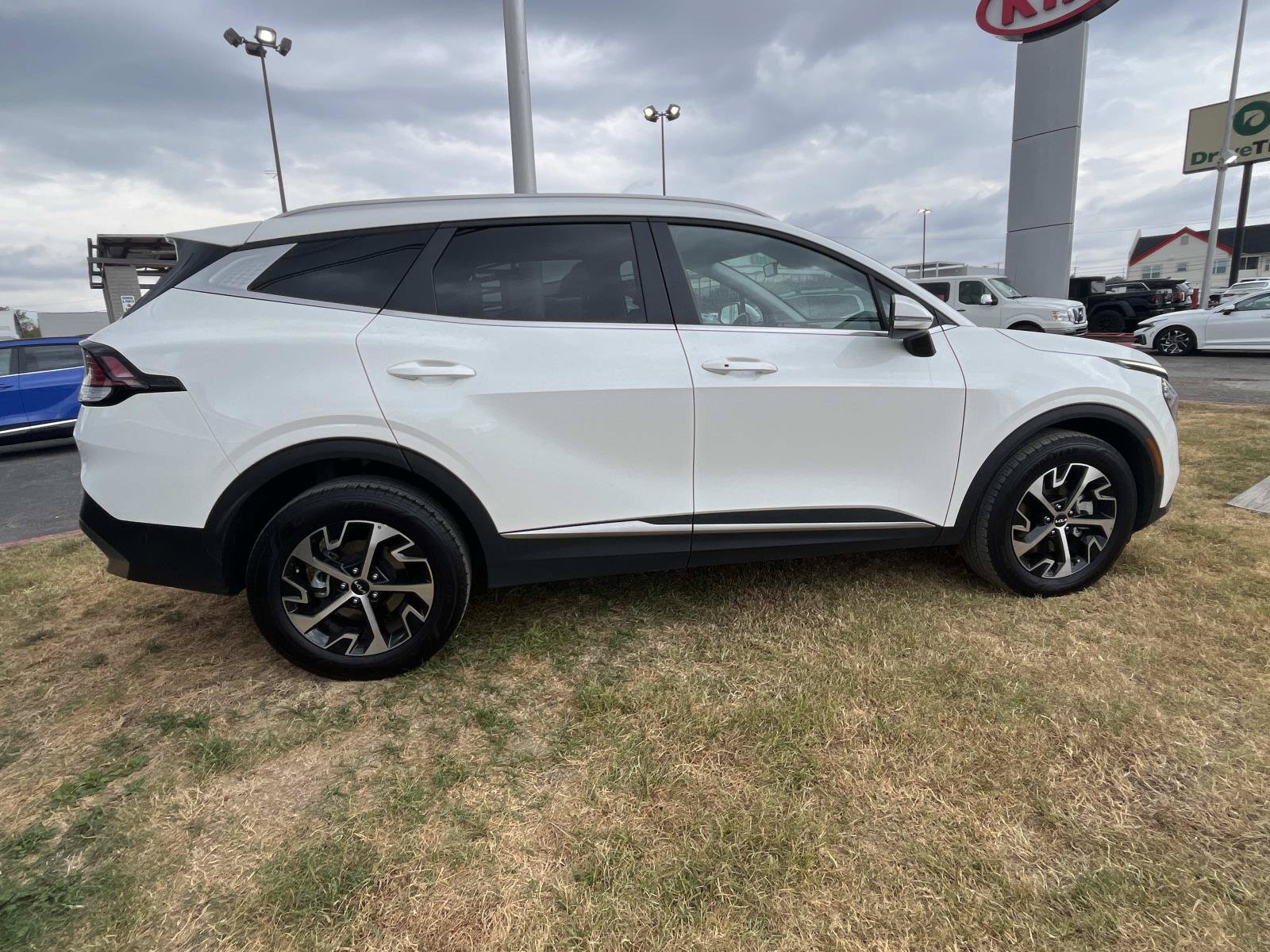 Used 2023 Kia Sportage EX AWD/4WD image 6
