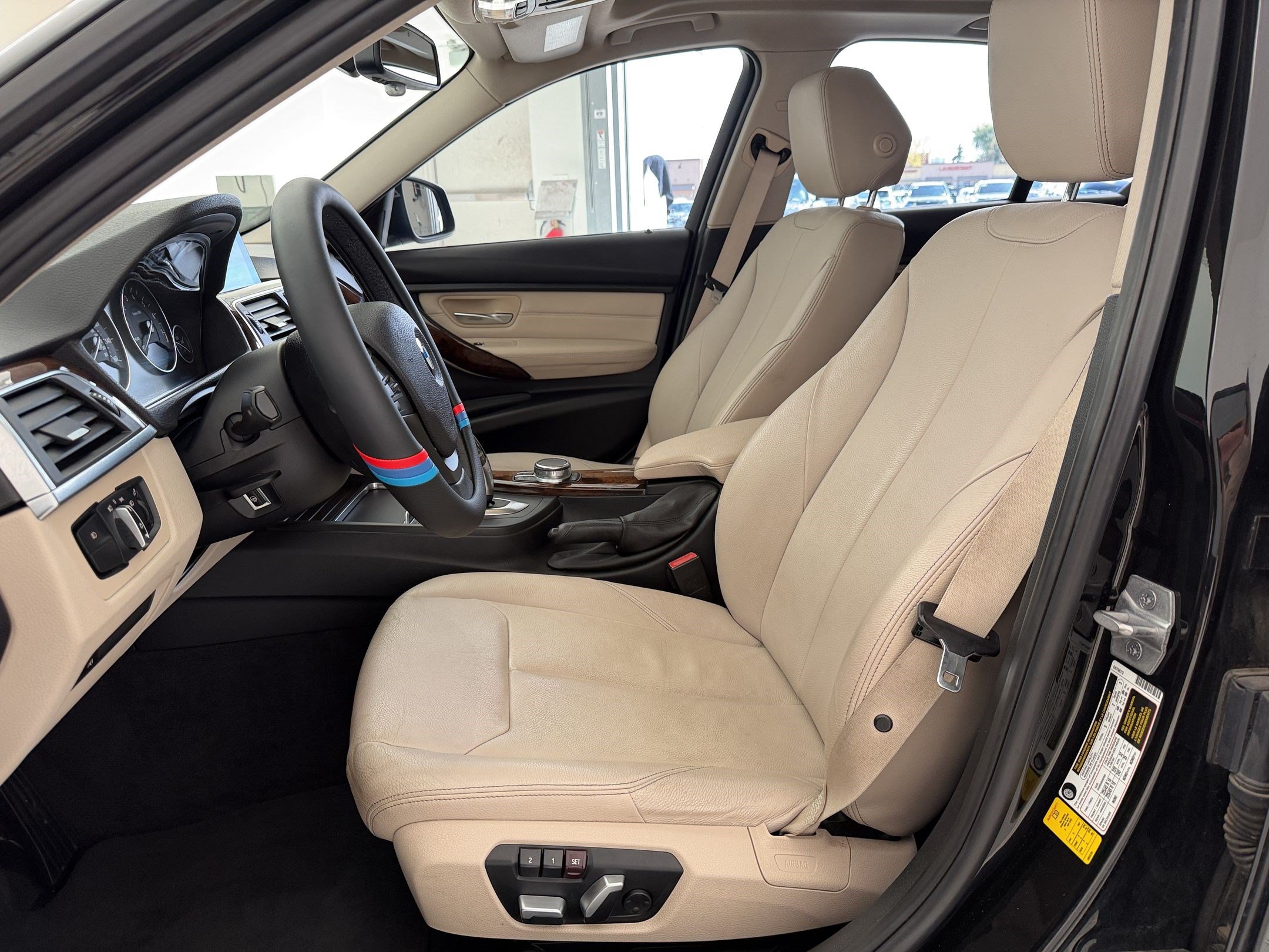 Used 2018 BMW 320i Sedan RWD image 5