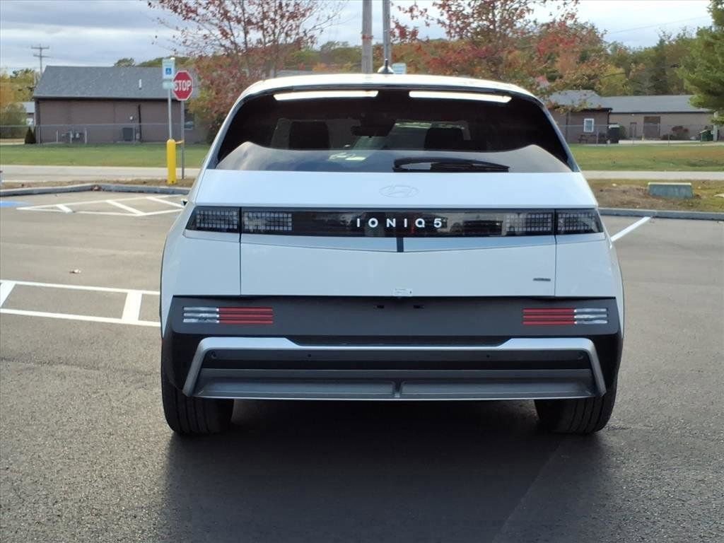 New 2025 Hyundai Ioniq 5 SE image 9