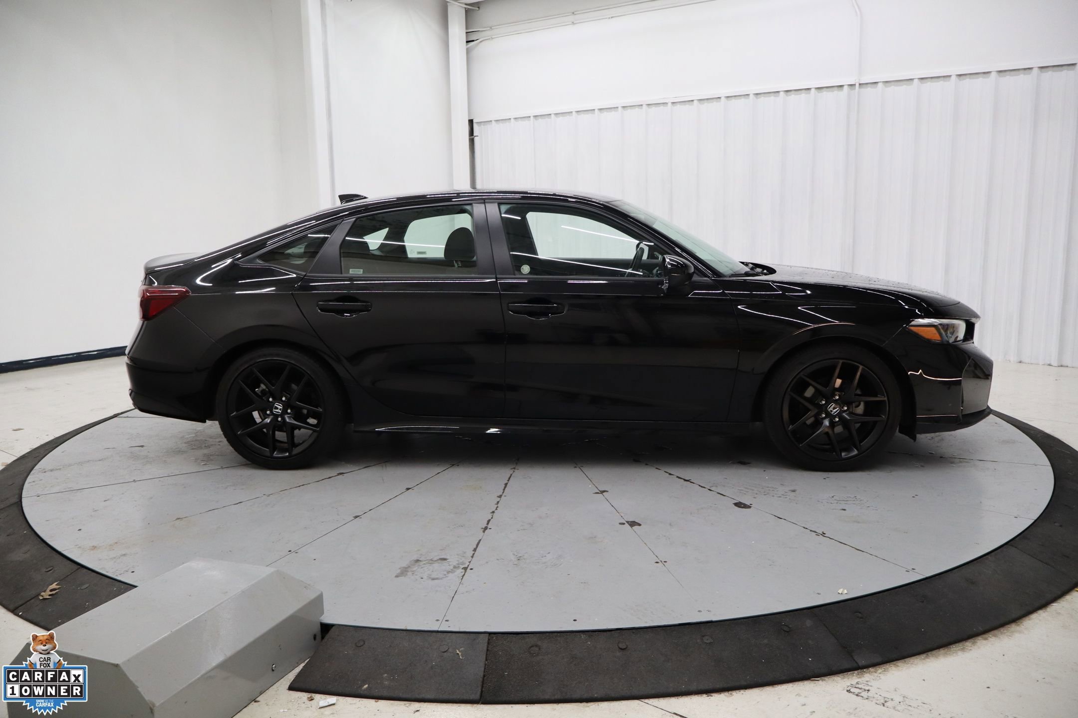 Used 2025 Honda Civic Sport image 2