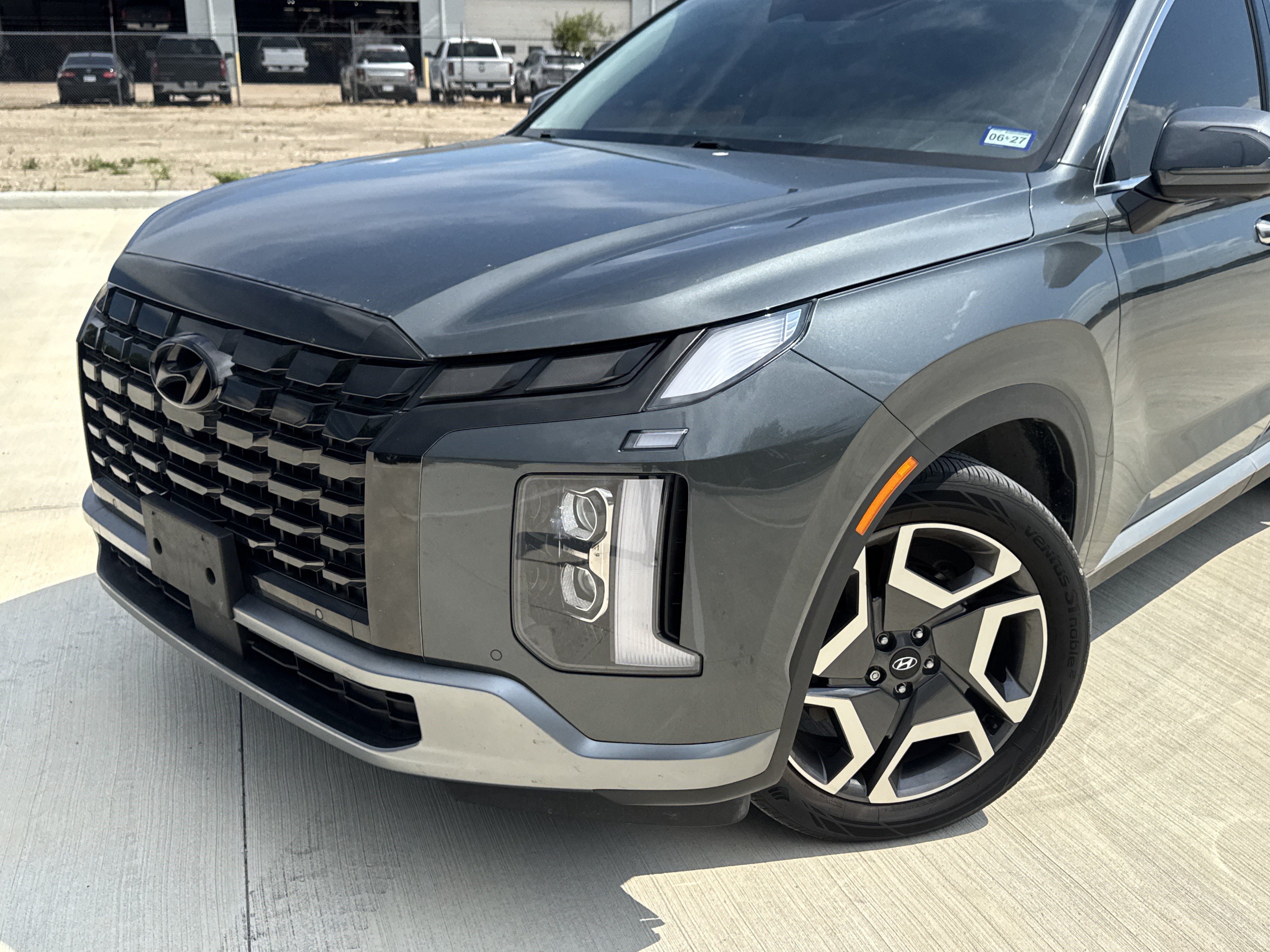 Used 2024 Hyundai Palisade Limited FWD image 2