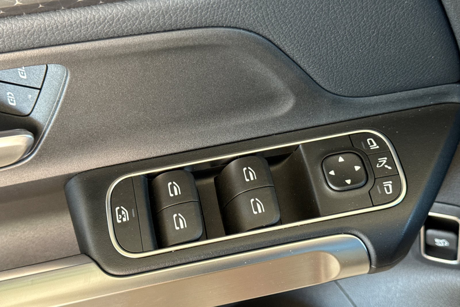 Certified 2024 Mercedes-Benz EQB 250+ image 12