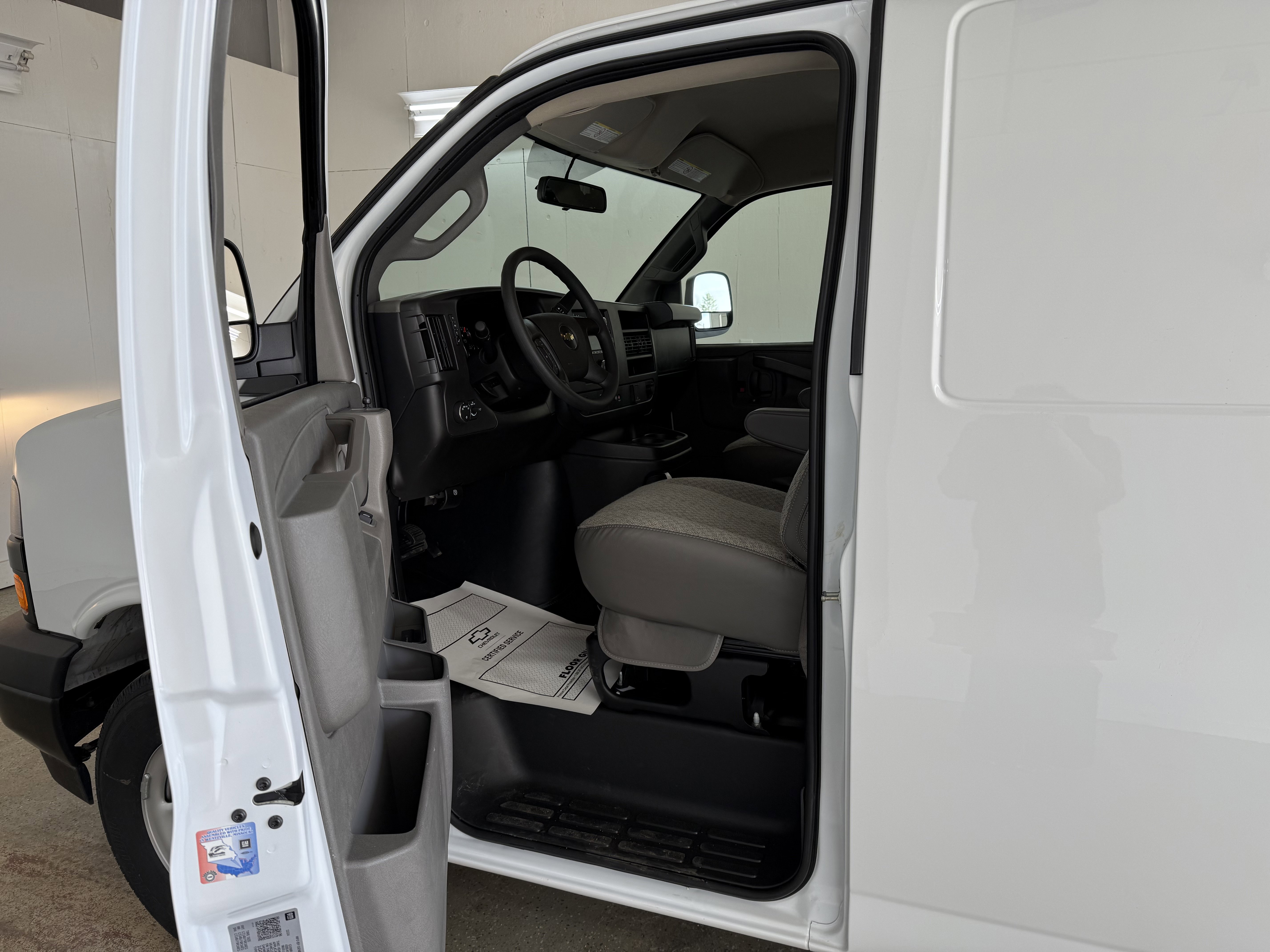 New 2025 Chevrolet Express 3500 w/ Driver Convenience Package image 10