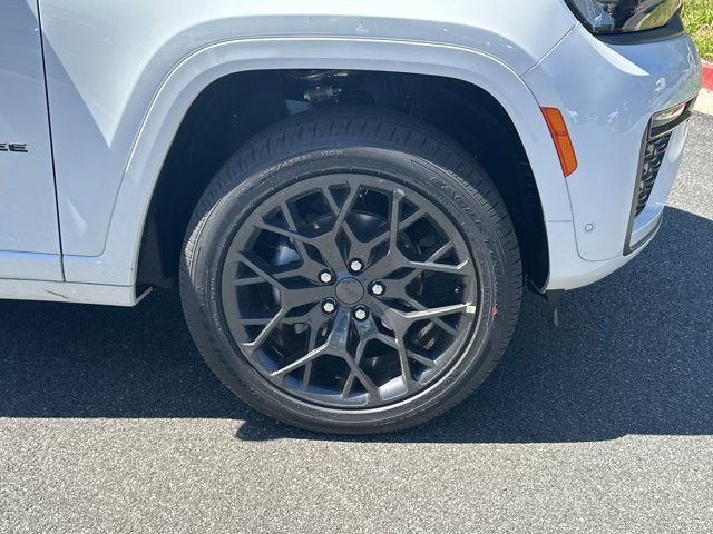New 2026 Jeep Grand Cherokee Summit image 14