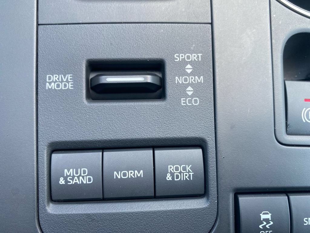 Used 2021 Toyota Highlander XLE AWD/4WD image 43