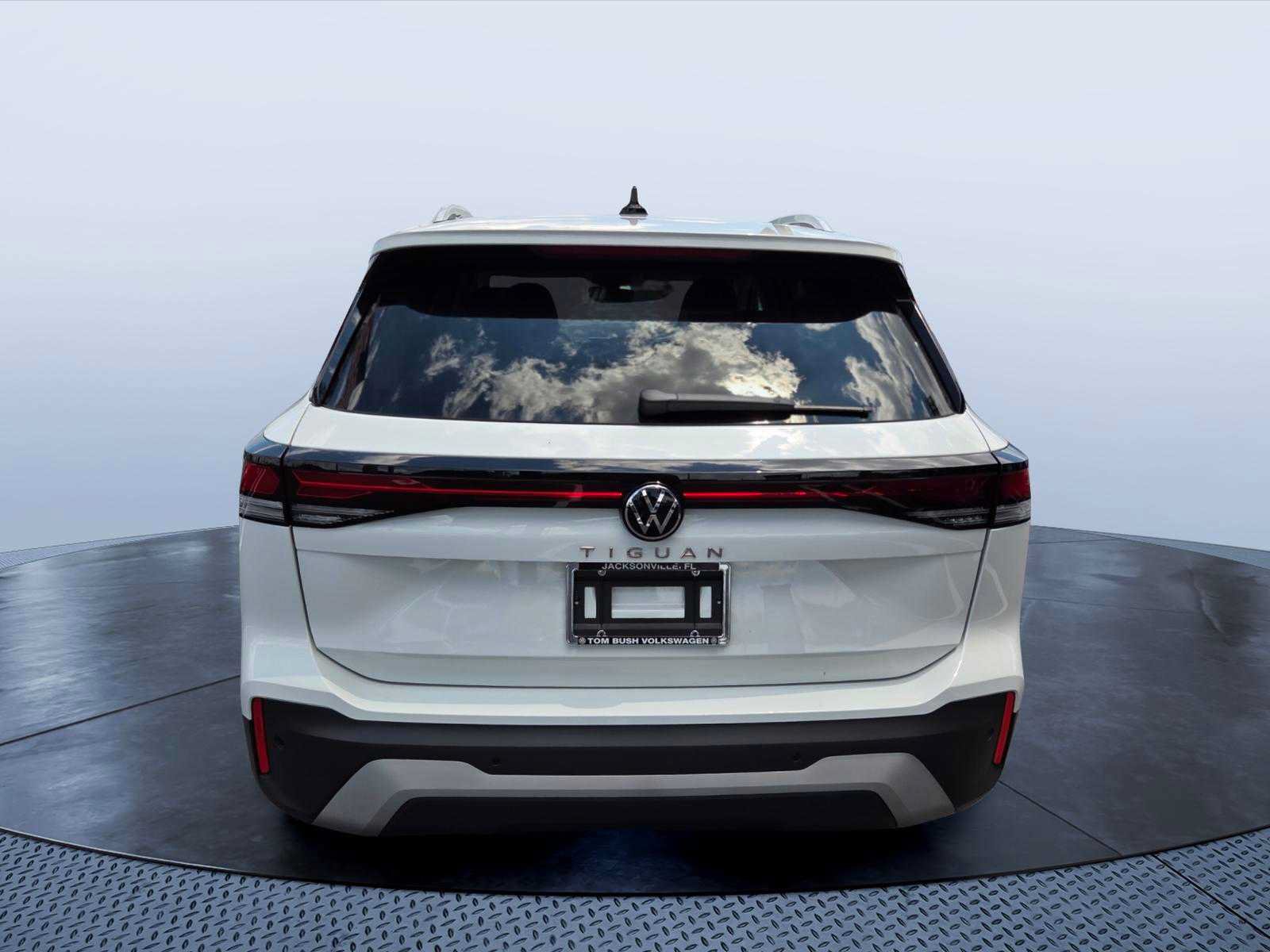 Used 2026 Volkswagen Tiguan S FWD image 5