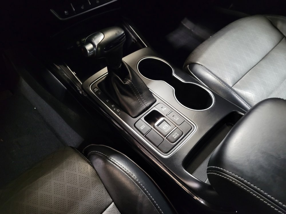 Used 2019 Kia Sorento SX image 26