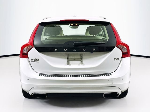 Used 2016 Volvo V60 T5 Platinum image 7