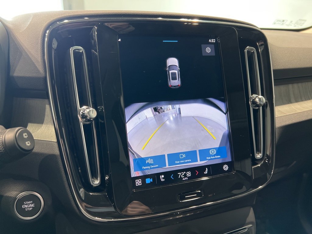 Used 2025 Volvo XC40 B5 Core image 24