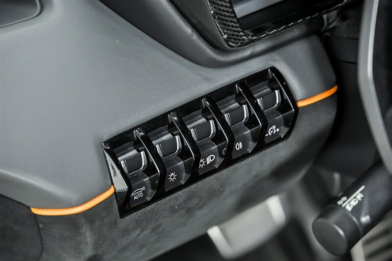 Used 2019 Lamborghini Aventador SVJ AWD/4WD image 26