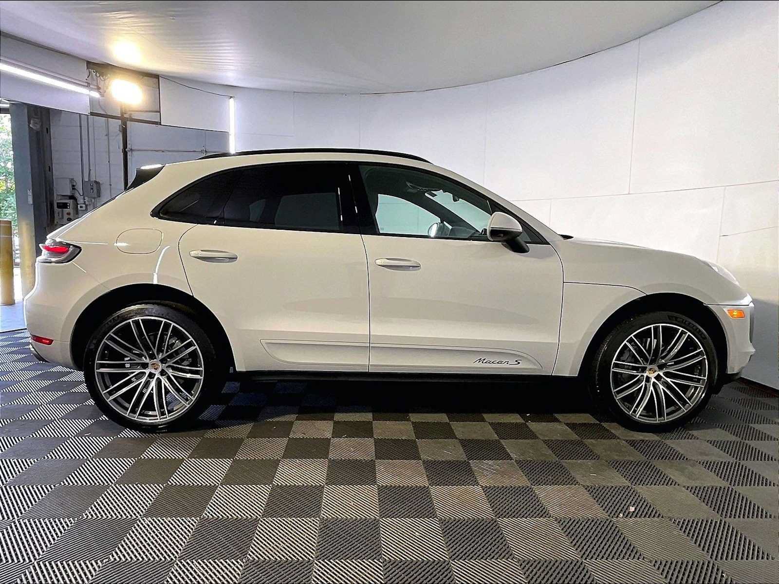Certified 2021 Porsche Macan S AWD/4WD image 8