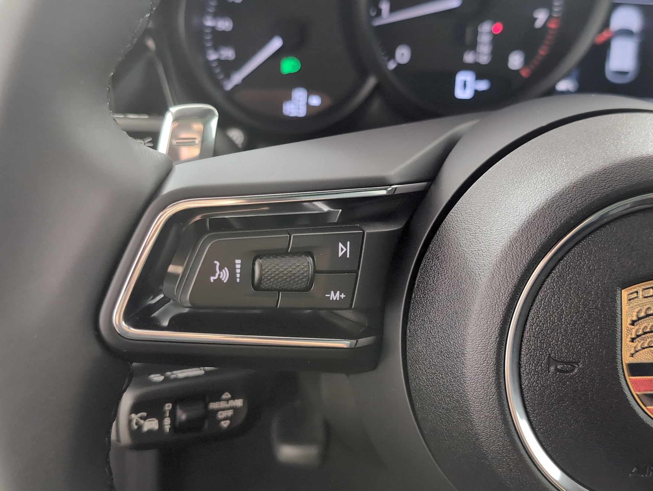 Certified 2025 Porsche Macan AWD/4WD image 28