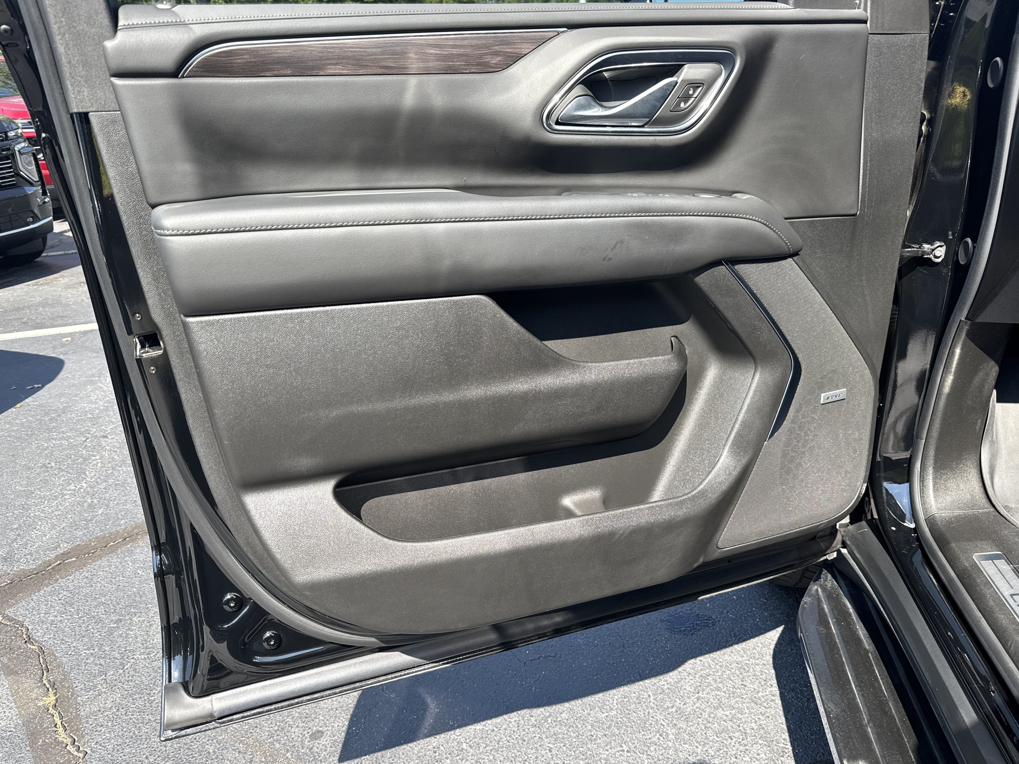 Used 2024 Chevrolet Tahoe LT w/ LT Signature Plus Package RWD image 10