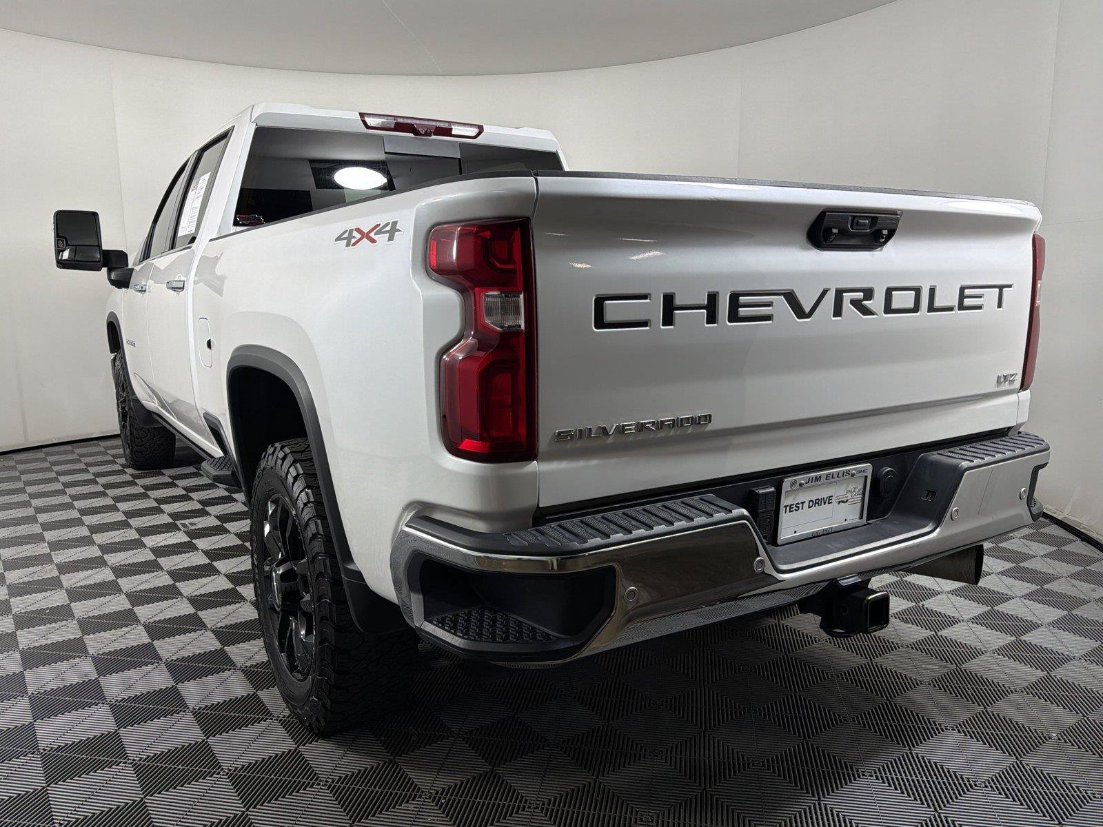 Used 2024 Chevrolet Silverado 2500 LTZ w/ LTZ Convenience Package AWD/4WD image 4