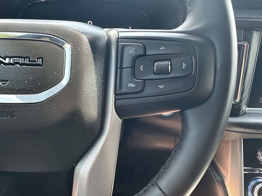 Used 2024 GMC Yukon XL Denali AWD/4WD image 16