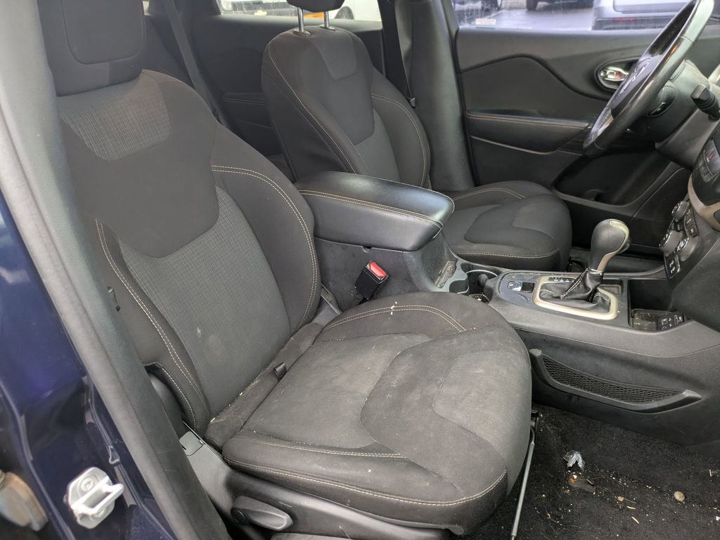 Used 2016 Jeep Cherokee Latitude w/ Cold Weather Group image 43