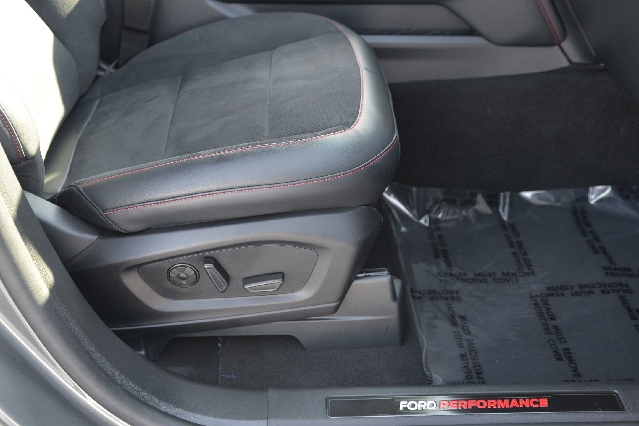 Used 2025 Ford Explorer ST w/ Sun And Sound Package image 15