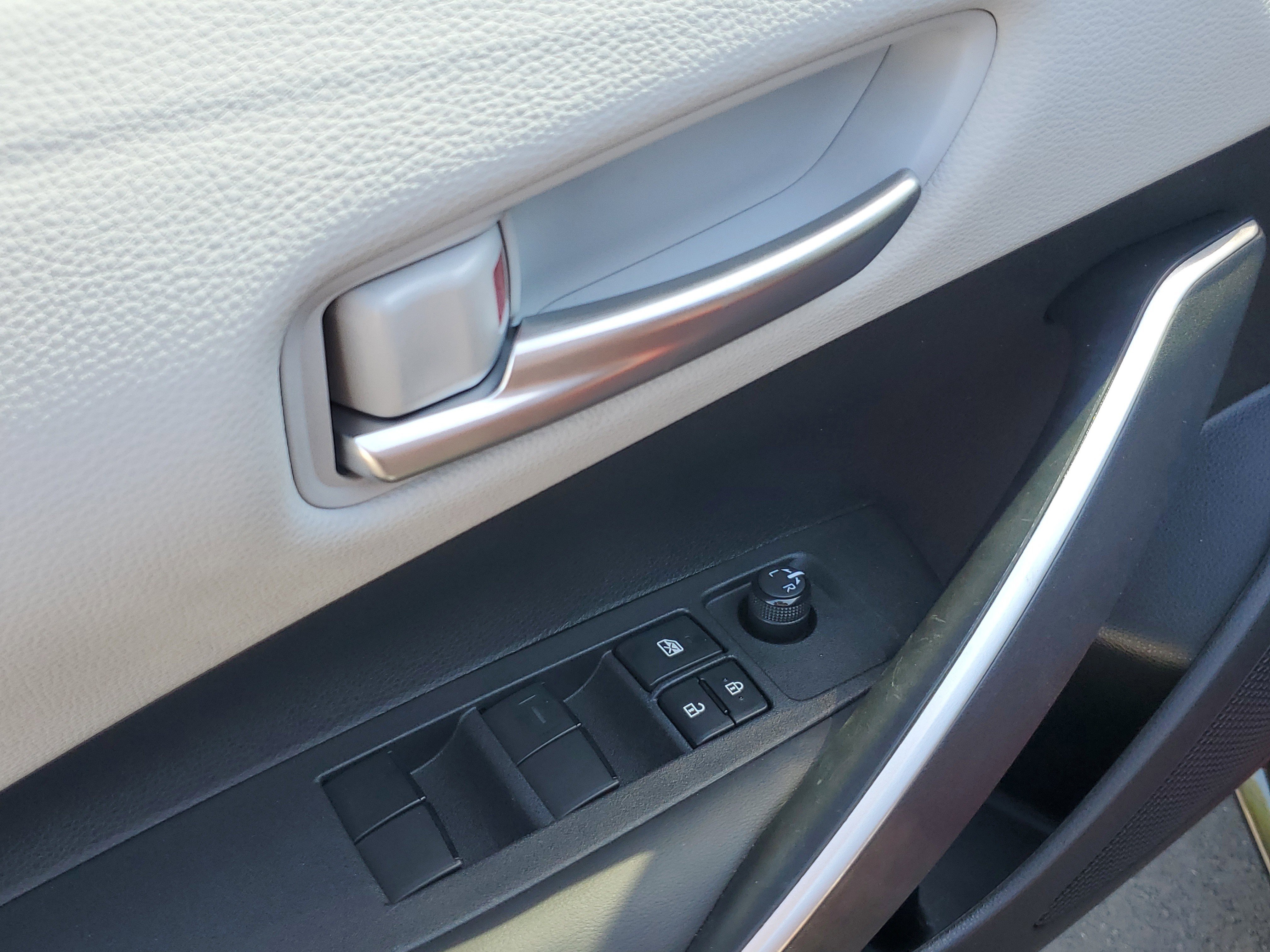 Used 2024 Toyota Corolla SE image 9