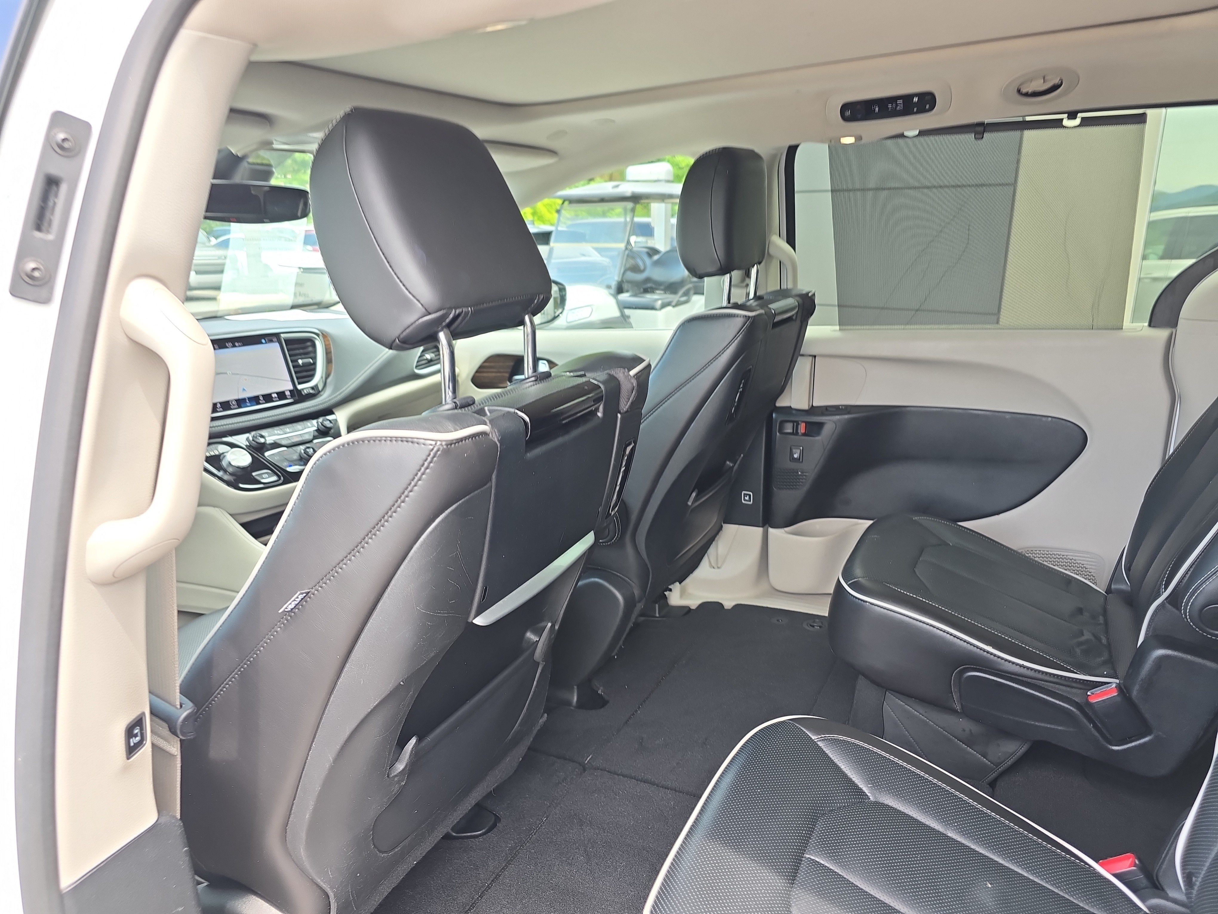 Used 2023 Chrysler Pacifica Limited w/ Uconnect Theater Family Group AWD/4WD image 15
