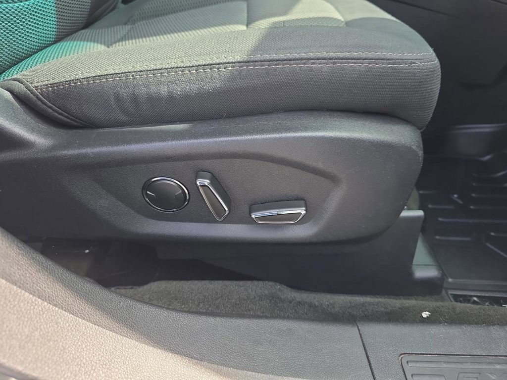 Used 2016 Ford Explorer XLT w/ Equipment Group 201A FWD image 32