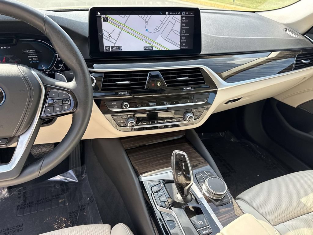 Used 2022 BMW 530e xDrive w/ Premium Package AWD/4WD image 9