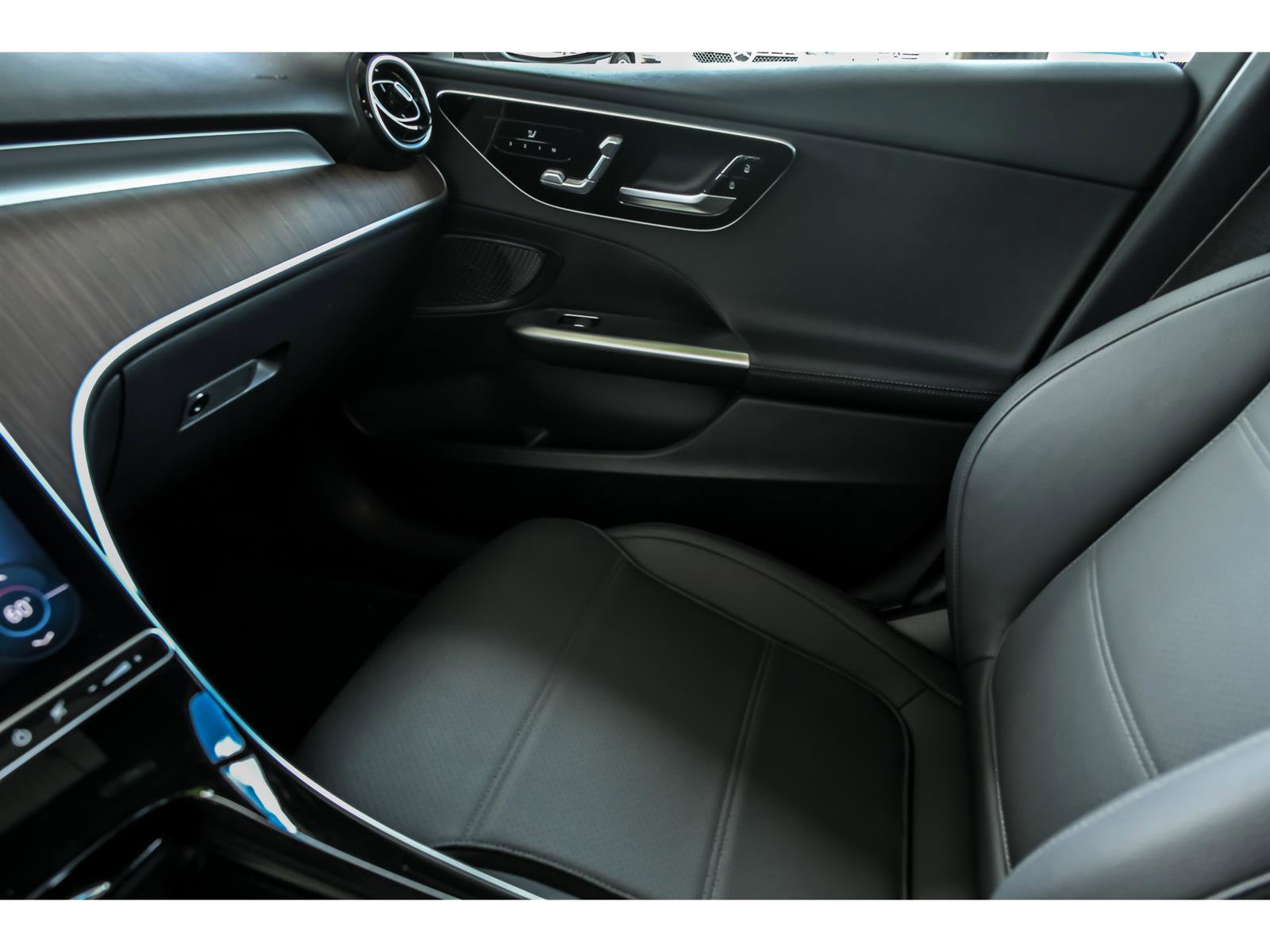 Certified 2025 Mercedes-Benz C 300 4MATIC Sedan image 22