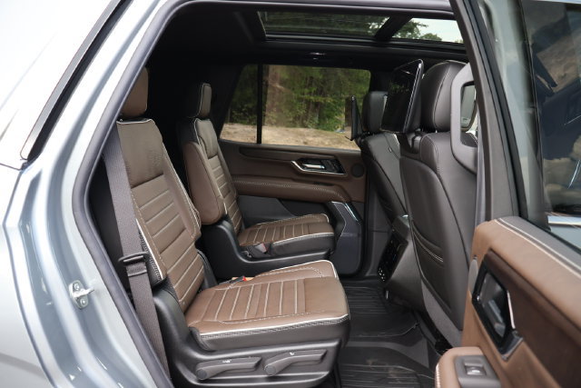 New 2026 GMC Yukon Denali Ultimate w/ LPO, Floor Liner Package AWD/4WD image 29
