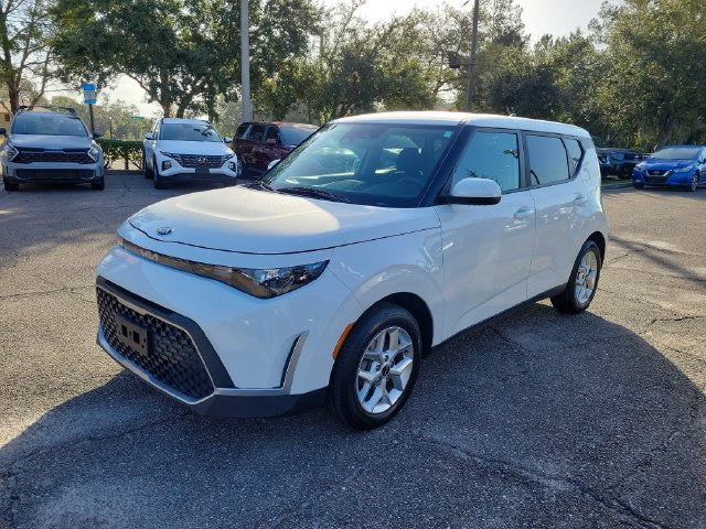 Used 2024 Kia Soul LX w/ LX Technology Package FWD image 4