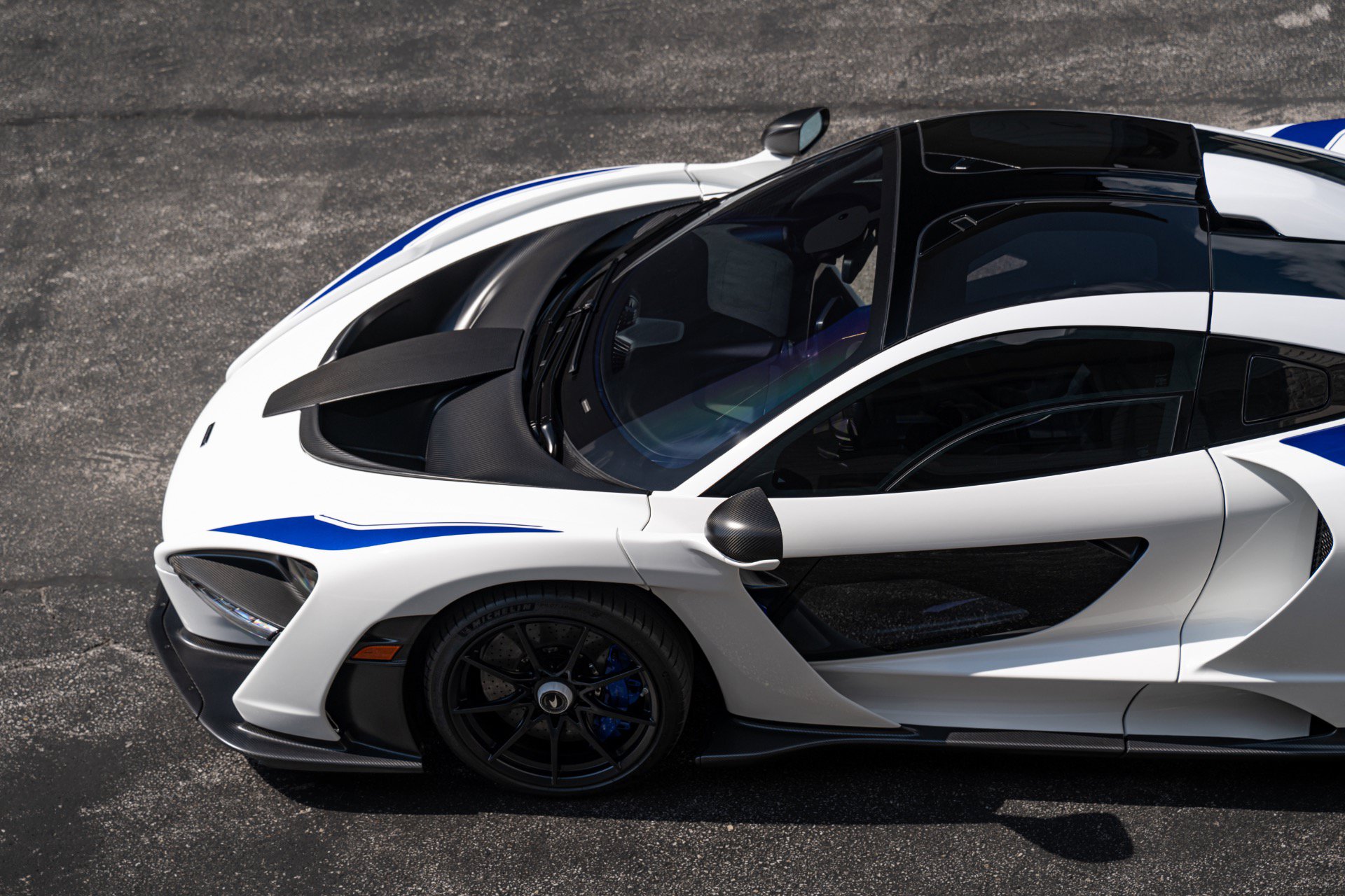 Used 2019 McLaren Senna RWD image 5