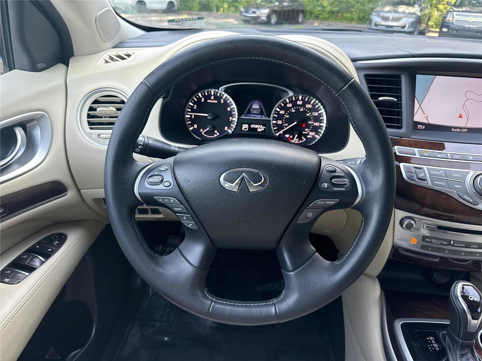 Used 2017 INFINITI QX60 Luxe w/ Deluxe Technology Package AWD/4WD image 17