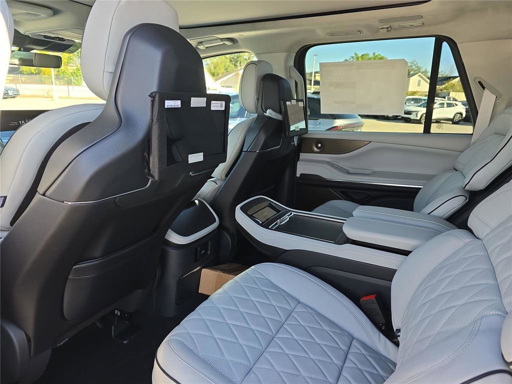 New 2026 Lincoln Navigator L Black Label w/ Black Label Special Edition image 14