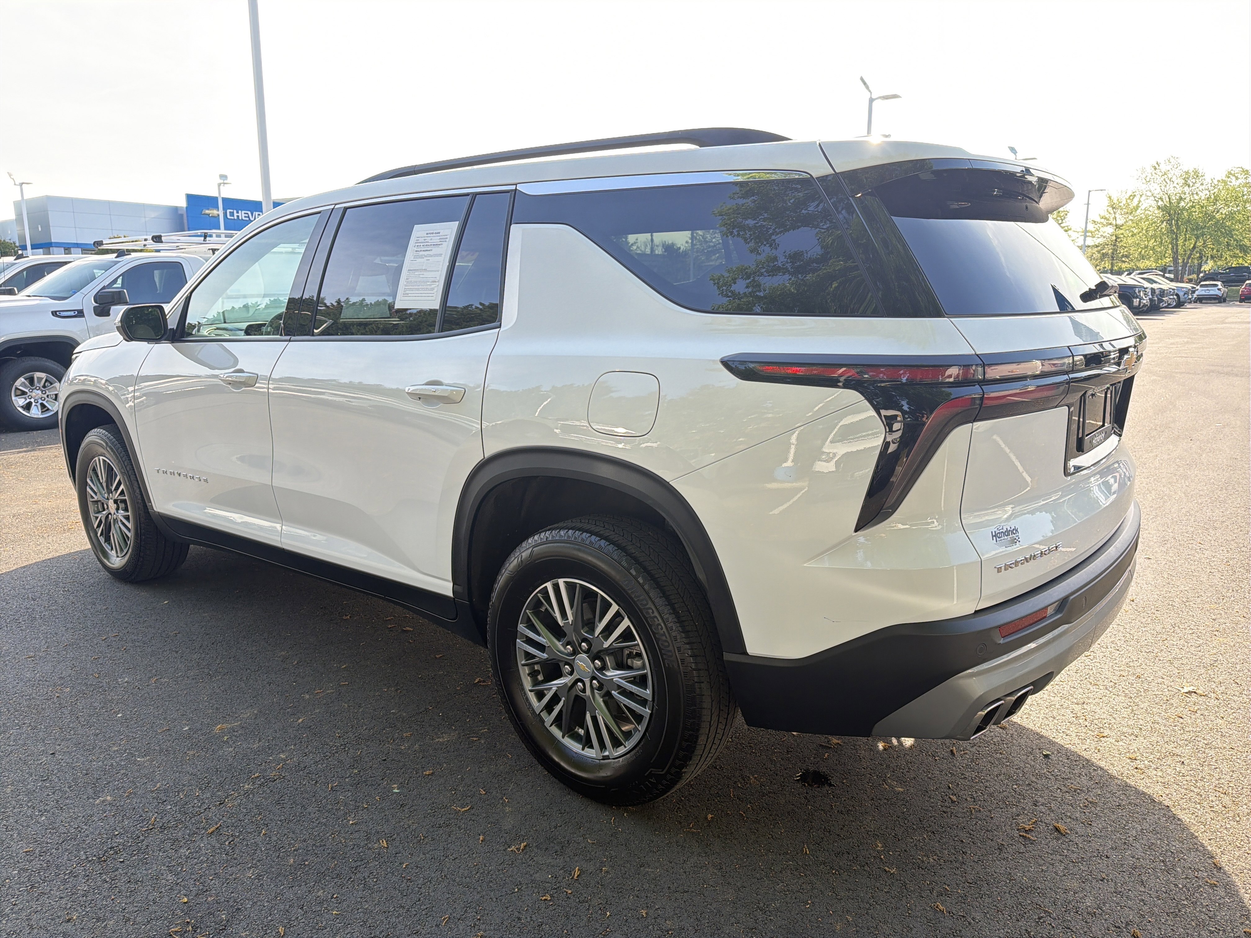 Used 2025 Chevrolet Traverse LT w/ Driver Confidence Package image 8