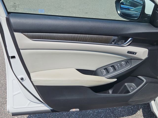 Used 2018 Honda Accord Touring image 16