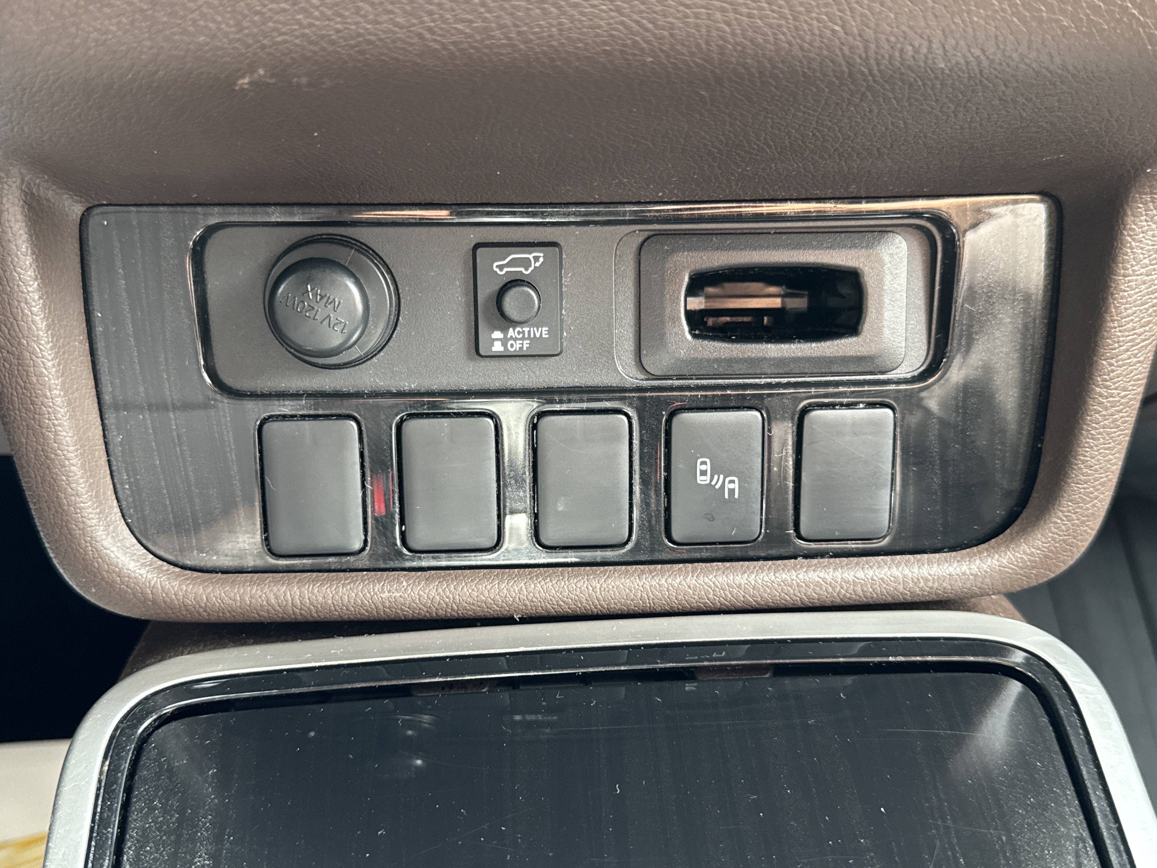 Used 2018 Mitsubishi Outlander SEL AWD/4WD image 17