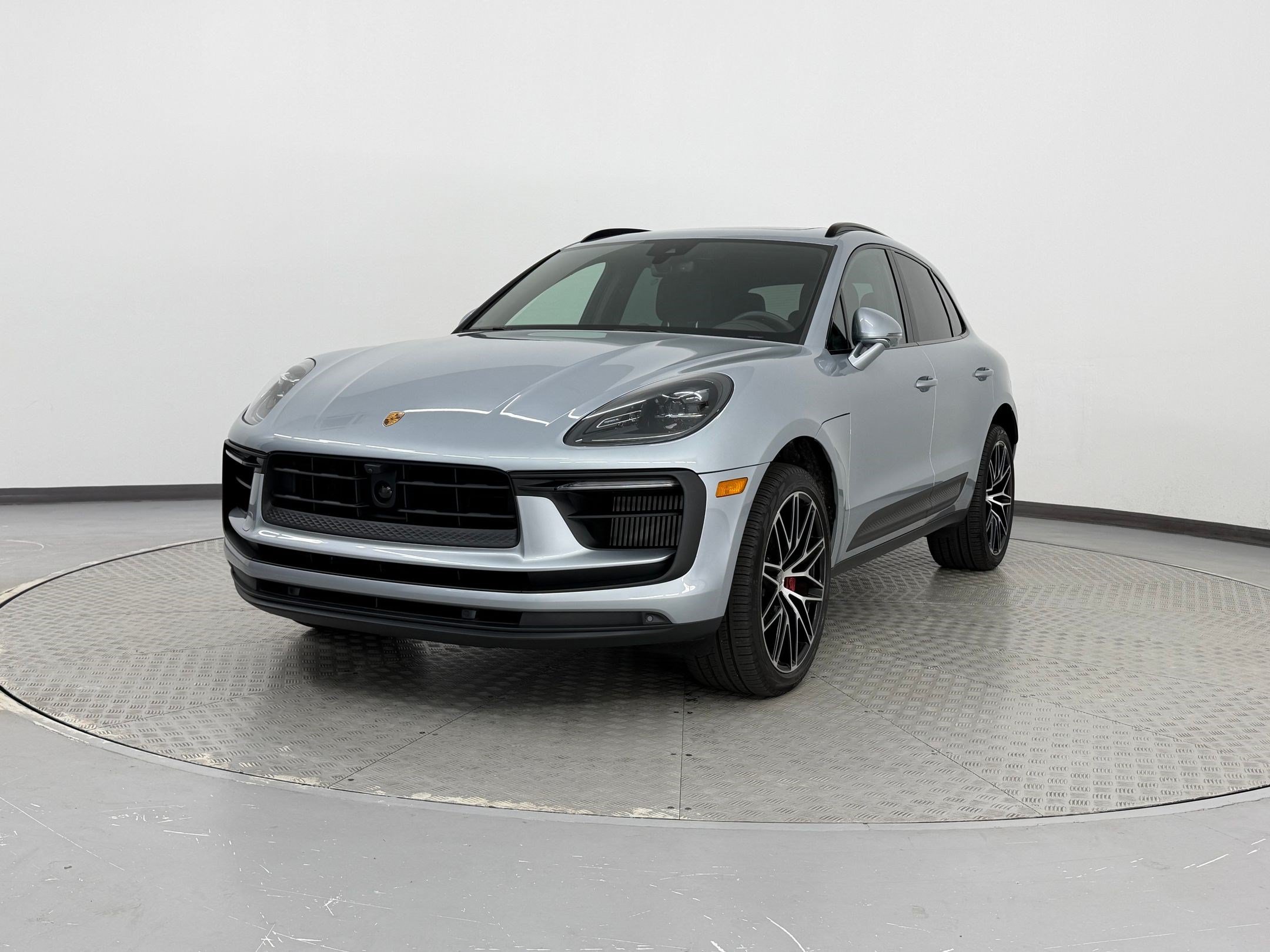 Certified 2024 Porsche Macan S AWD/4WD image 1