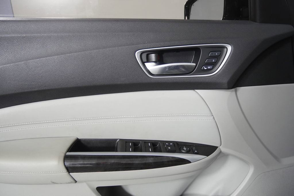 Used 2019 Acura TLX FWD image 8