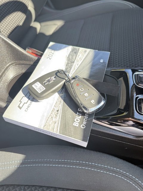 Used 2023 Chevrolet Bolt EUV LT image 36