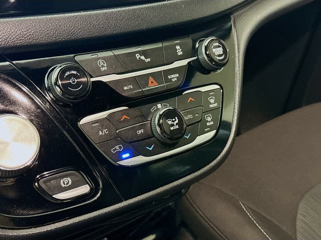 Used 2020 Chrysler Pacifica Touring w/ S Appearance Package FWD image 15