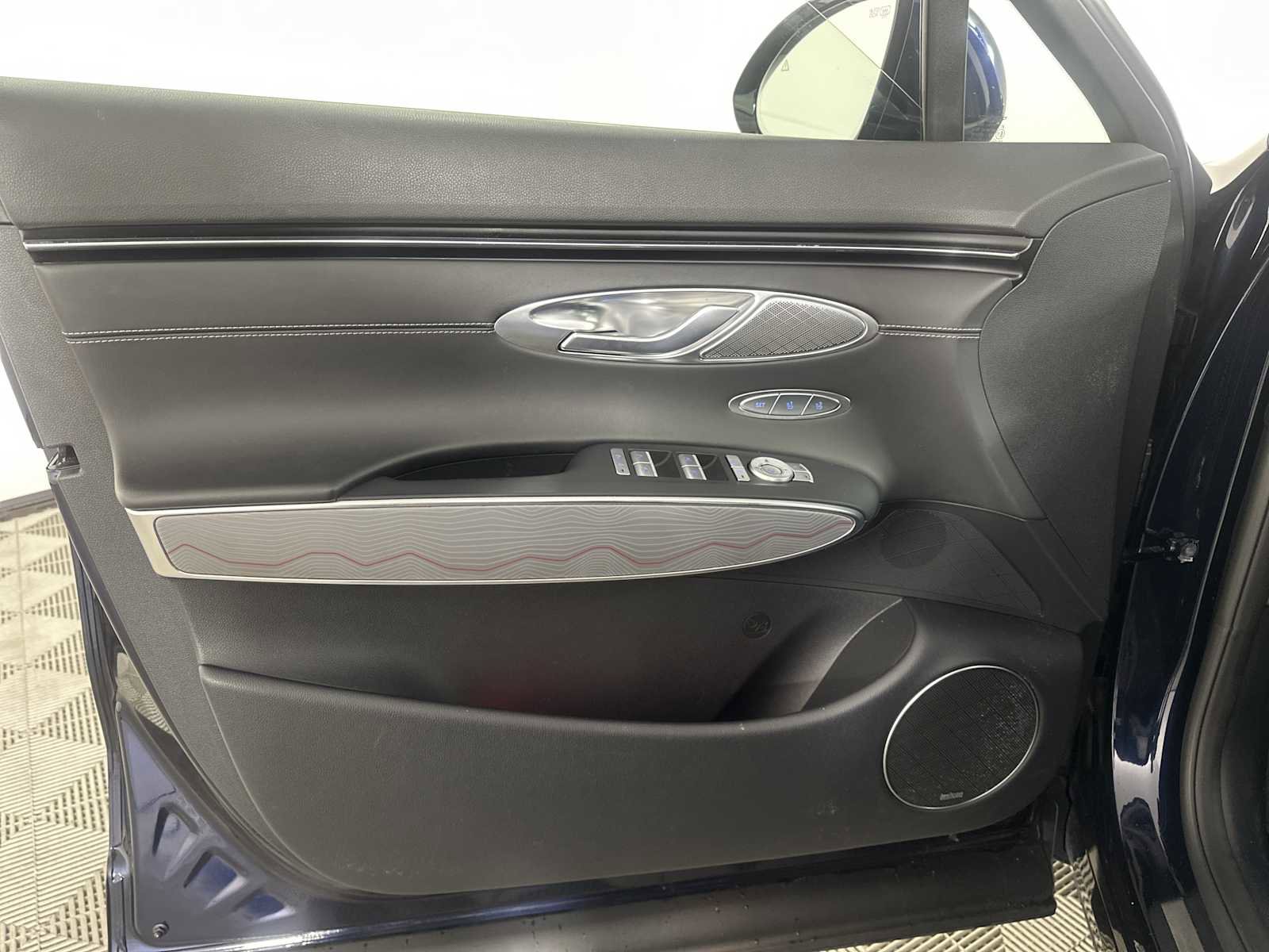 Used 2023 Genesis GV70 2.5T w/ Advanced Package image 25