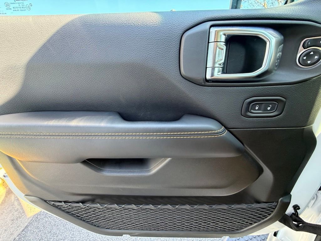 Certified 2025 Jeep Wrangler Unlimited Sahara image 30