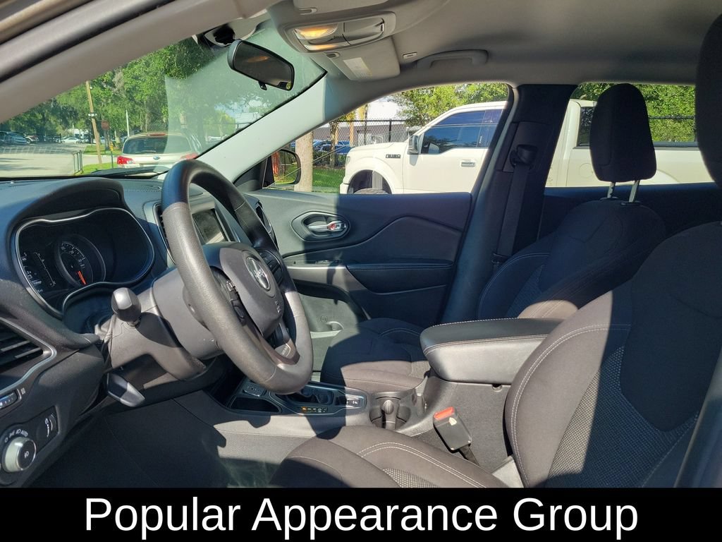 Used 2019 Jeep Cherokee Latitude w/ Popular Appearance Group FWD video 2