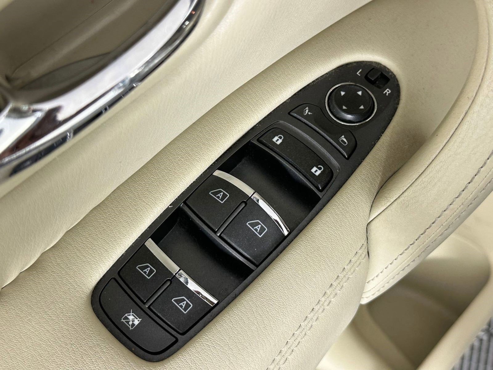 Used 2014 INFINITI QX80 2WD w/ Deluxe Touring Package image 11