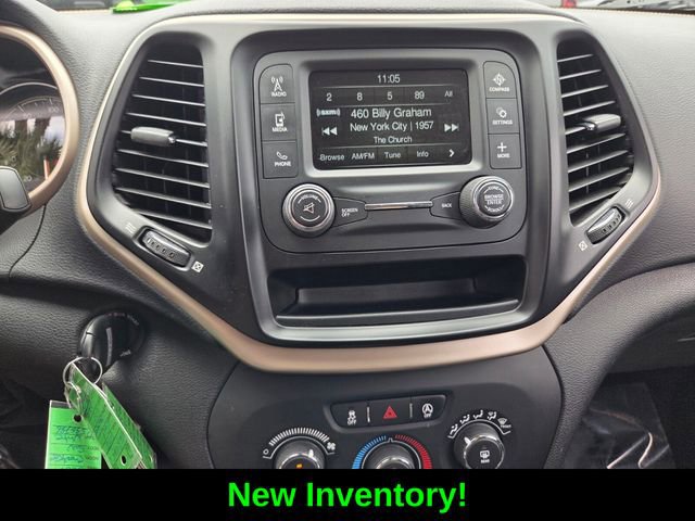 Used 2018 Jeep Cherokee Latitude w/ Altitude Package FWD image 21