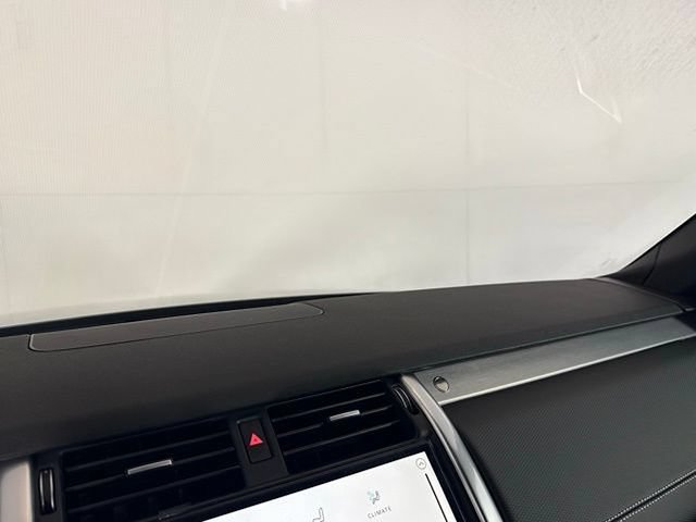 Certified 2025 Land Rover Discovery Dynamic SE AWD/4WD image 32
