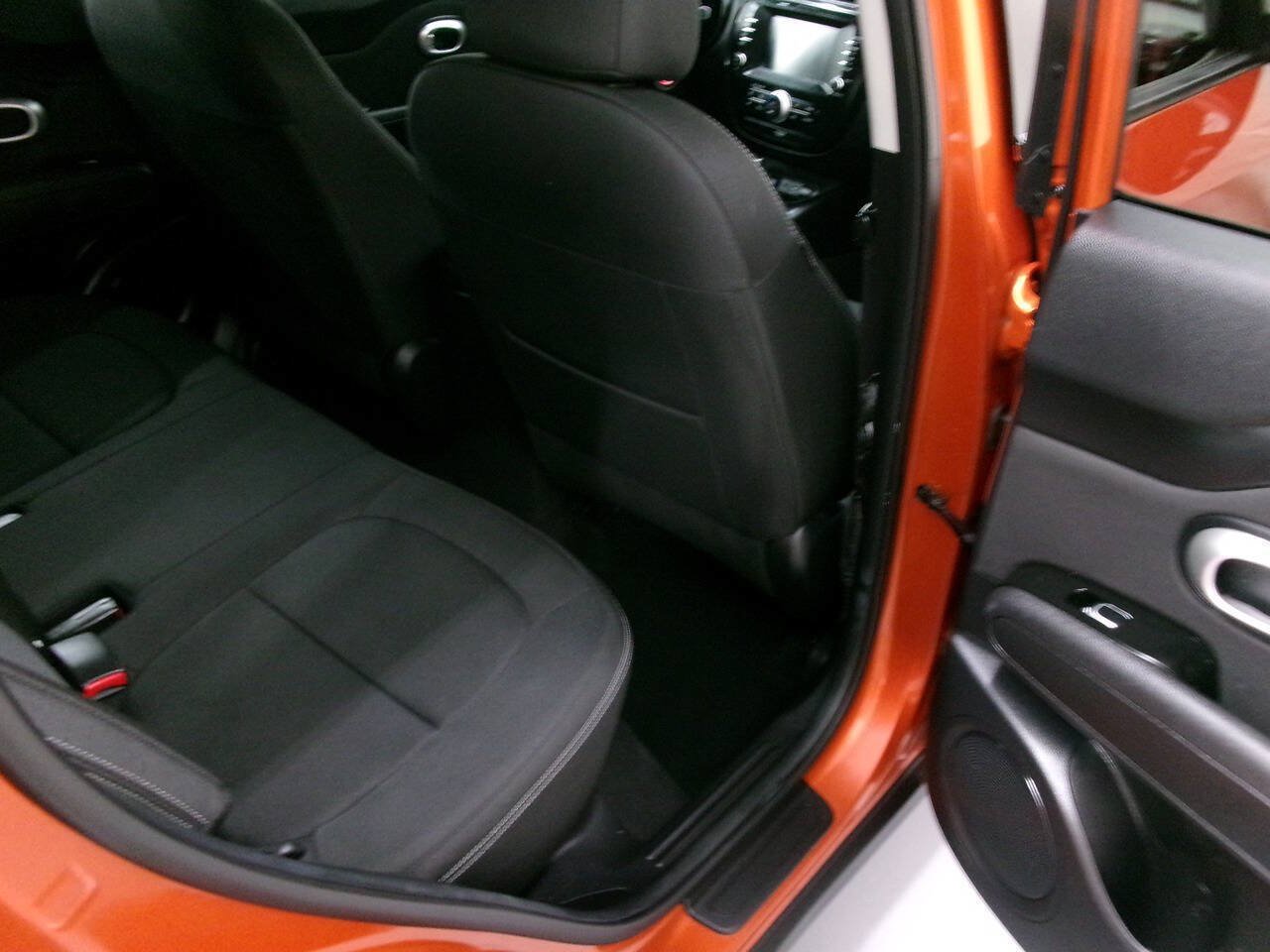 Used 2018 Kia Soul + FWD image 27