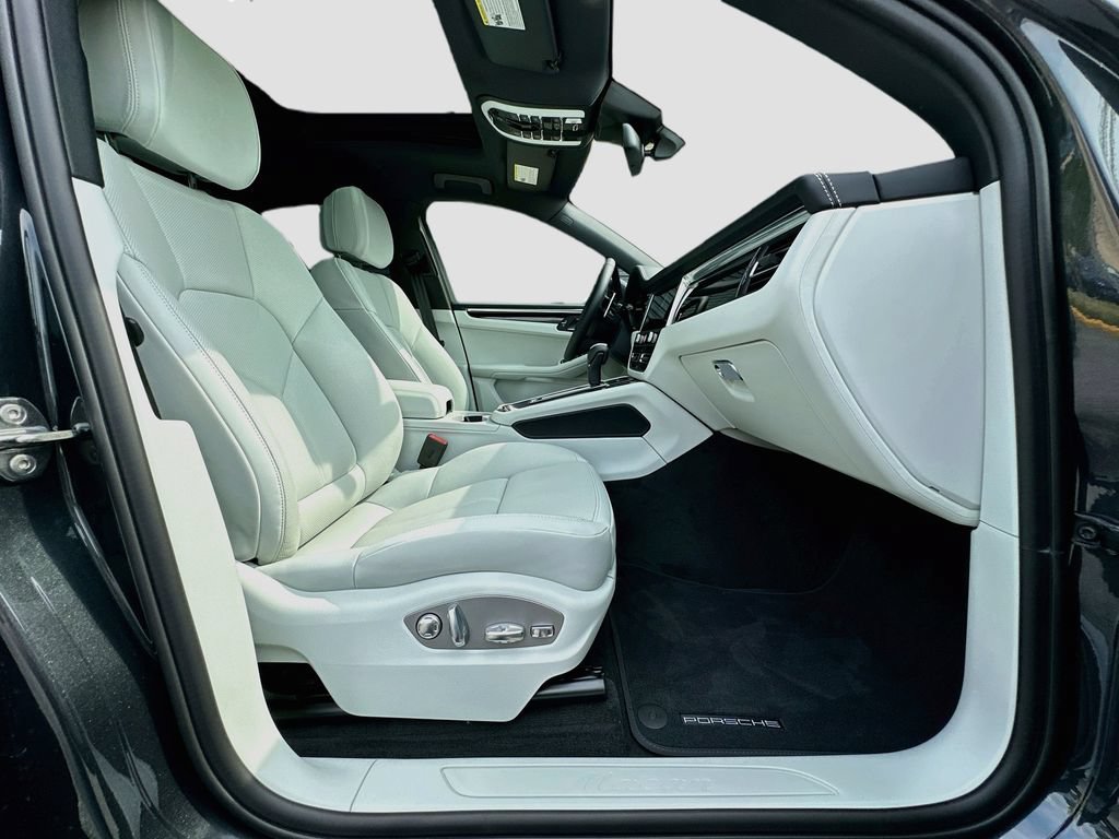 New 2026 Porsche Macan AWD/4WD image 29