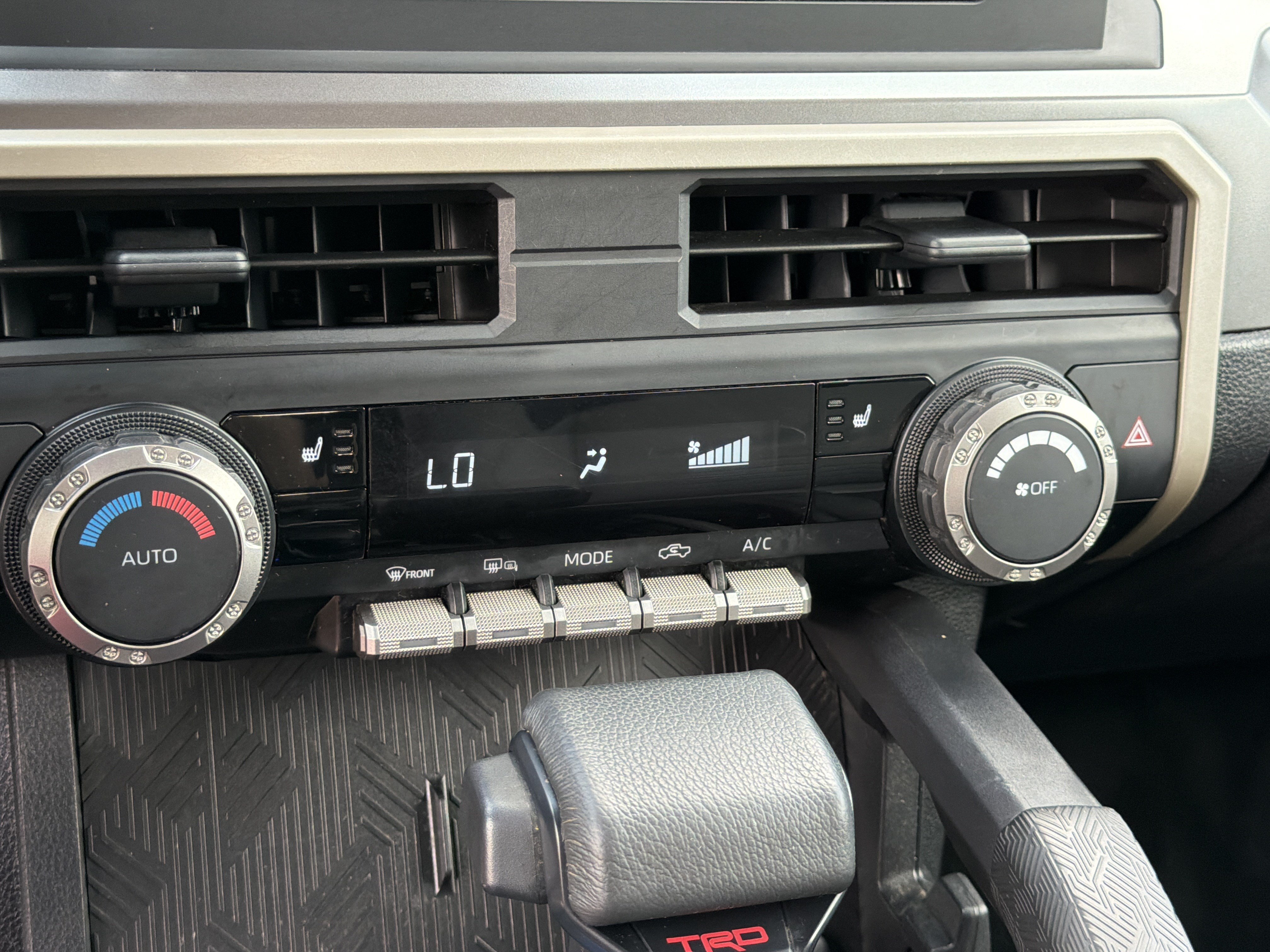 Used 2024 Toyota Tacoma TRD Sport AWD/4WD image 36