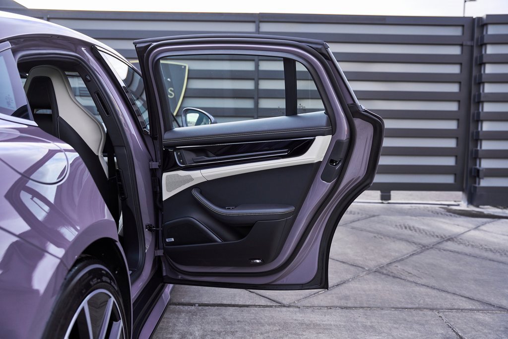 Used 2025 Porsche Panamera 4 w/ Premium Package image 30